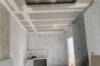 Rumah baru 2 lantai parkiran luas di cilenyi bandung