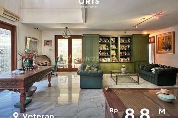 Turun Harga Rumah Tua Siap Huni SHM Posisi Hook di Veteran