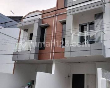 Rumah  3 Lt di Cempaka Putih Jakarta Pusat