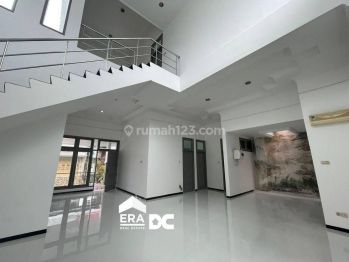 Rumah Mewah 2 Lantai Permata Semeru Telaga Bodas Semarang