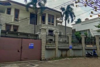 Rumah mewah di Jl. Kamp Ragunan