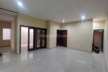Disewakan Rumah Modern Nyaman Siap Huni di Singgasana Pradana