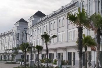 Rumah baru fasilitas kolam renang dan club house di Podomoro Park