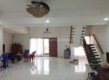 Dijual rumah renovasi bersih terawat di Muara karang