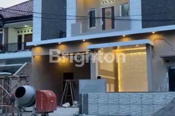 RUMAH MURAH 2 LANTAI SELESAI RENOVASI DI TENGAH KOTA SEMARANG