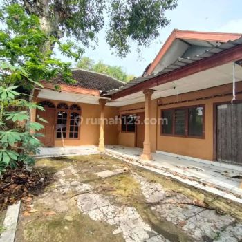 Jual rumah hitung tanah saja lokasi dipusat kota Solo dkt RSUD
