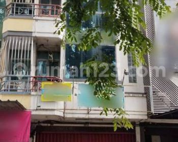 Disewakan ruko pinggir jalan rame lokasi bagus di Taman Palem