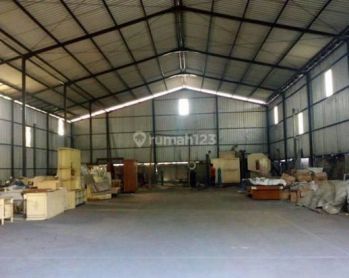 Sewa gudang pinggir jalan raya