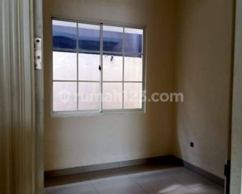 Rumah 2 lantai Siap Huni di green lake city bergaya Eropa  dekat sport Club