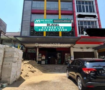 Dijual Ruko Boulevard 4 Lantai Strategis Harga Damai