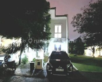 Rumah di Vanya Park Bsd