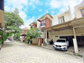 Rumah Modern 2 Lantai Dalam Townhouse Pejaten Pasar Minggu
