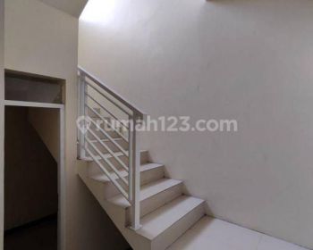 Rumah di Taman kopo indah v 2 Lantai SHM Sudah Renovasi