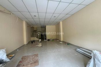 Ruko di Business Park Kebon Jeruk, Jakarta Barat 300 m