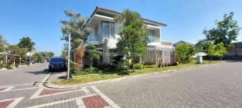 Rumah hoek asri terawat siap huni di Kota Baru Parahyangan