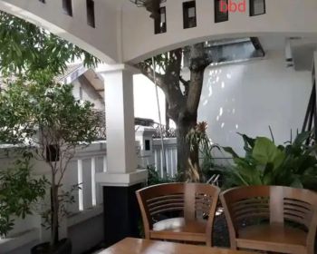 Jual rumah selatan gor manahan solo luas 200m harga 2,2Myd nego