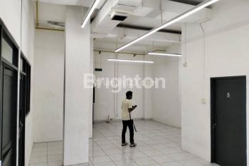 RUKO GANDENG DI PINGGIR JALAN RAYA UTAMA CIBUBUR