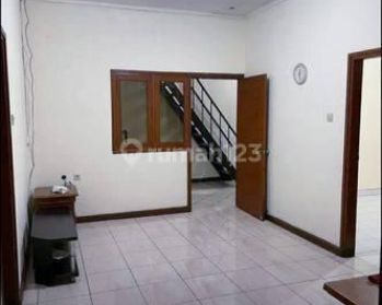 Sewa Rumah Luas Terawat di Istana Kawaluyaan