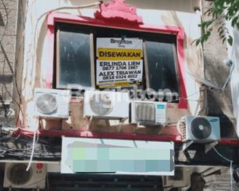 Ruko 4lt lokasi strategis depan jalan Raya cocok untuk buka usaha di komplek