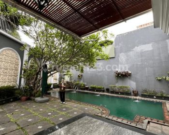 Rumah Mewah 2 Lantai di Simprug Garden Jakarta Selatan  jalan lbr