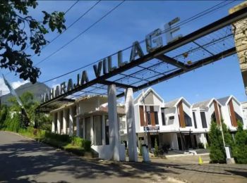 RUMAH 2 LANTAI BAGUS BUAT VILLA KELUARGA