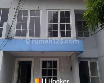 Ruko 3 lantai, Baru renovasi, Ada Rooftop, Akses Luas