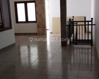 Disewa Ruko 2 Lantai Bagus Terawat Siap Pakai di Mainroad Gatsu