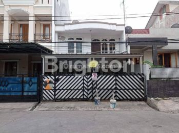 RUMAH CANTIK SIAP HUNI 2 lantai di GADING AYU KELAPA GADING
