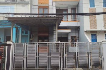 Disewakan Rumah 3 Lantai Full Furnished di Taman Ratu, Jakarta Barat