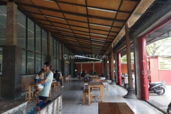 Disewakan gedung tempat usaha mewah di Denbar