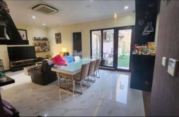 Rumah 2 Lantai SHM di Onyx, Tangerang