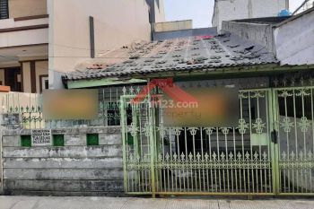 Rumah Tua Hitung Tanah Strategis Di Taman Ratu(TR140)