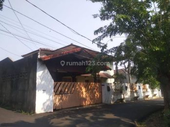 Rumah Hook 2 Lantai Tanah Luas di Bintaro Jakarta Selatan