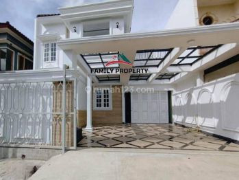 Rumah dengan design classsic modern di are Pesanggrahanm Jakarta Selatan