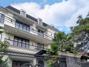 DIJUAL RUMAH KEMANG - LUXURIOUS MODERN CLASSIC