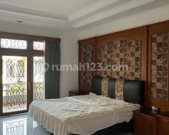 Disewakan rumah siap pakai bagus rapi bersih terawat di Villa Gading Indah