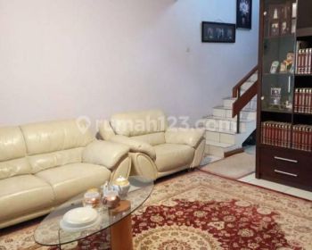 Rumah Terawat Nyaman di Komp Tulip Permai Estate Batununggal