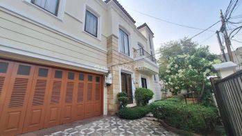 Disewakan rumah siap pakai bagus rapi terawat di Kemang Timur