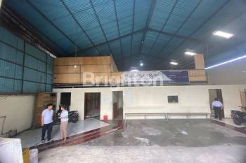 Gudang di jalan utama Mahendradata, Denpasar barat