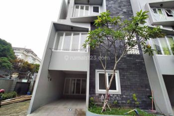 Rumah Siap Huni 3 Lantai Dalam Private Cluster Mampang Prapatan Jaksel