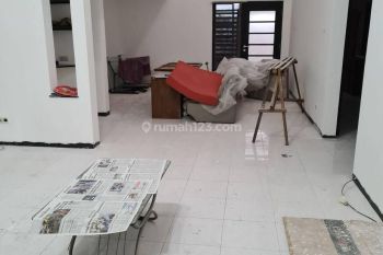 Rent Rumah: DHARMAHUSADA UTARA