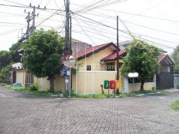 Rumah di Rungkut Mapan Tengah Surabaya Timur, Bagus + Terawat, Hook/Pojokan - MG