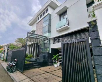 Rumah Siap Huni Modern Minimalis 3 Lantai Bebas Banjir SHM Kemang