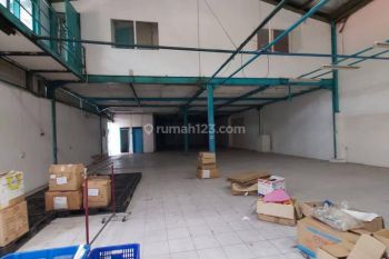Tanah Dan Bangunan Gudang di Jl. Cibeureum