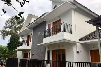 Rumah siap huni 2 Lantai singosutan, Maguwoharjo Depok, Sleman