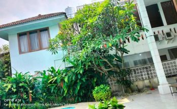 Rumah besar Bagus di kawasan Kebayoran Baru