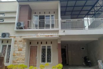 Rumah bagus 2 lantai full furnished