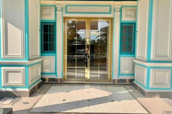 Ruko siap pakai dengan interior mewah