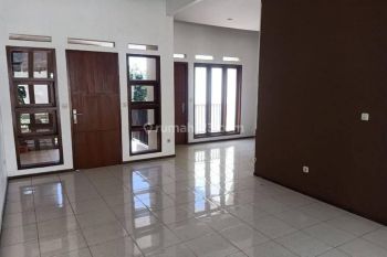 Rumah Disewakan Cantik Modern di Setiabudi Regency