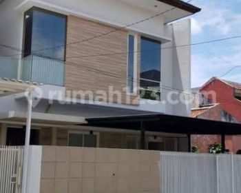 Rumah Minimalis Darmo Permai Selatan 2.5 lantai